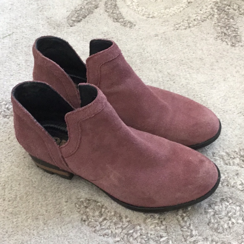 Sorel Lolla Cut Out Bootie 8.5